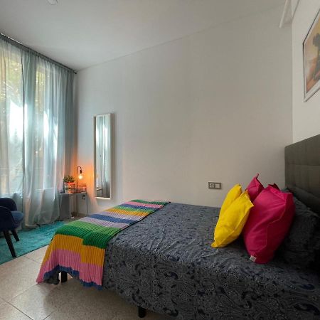 Plaza Universidad Rooms Barcelona Bagian luar foto