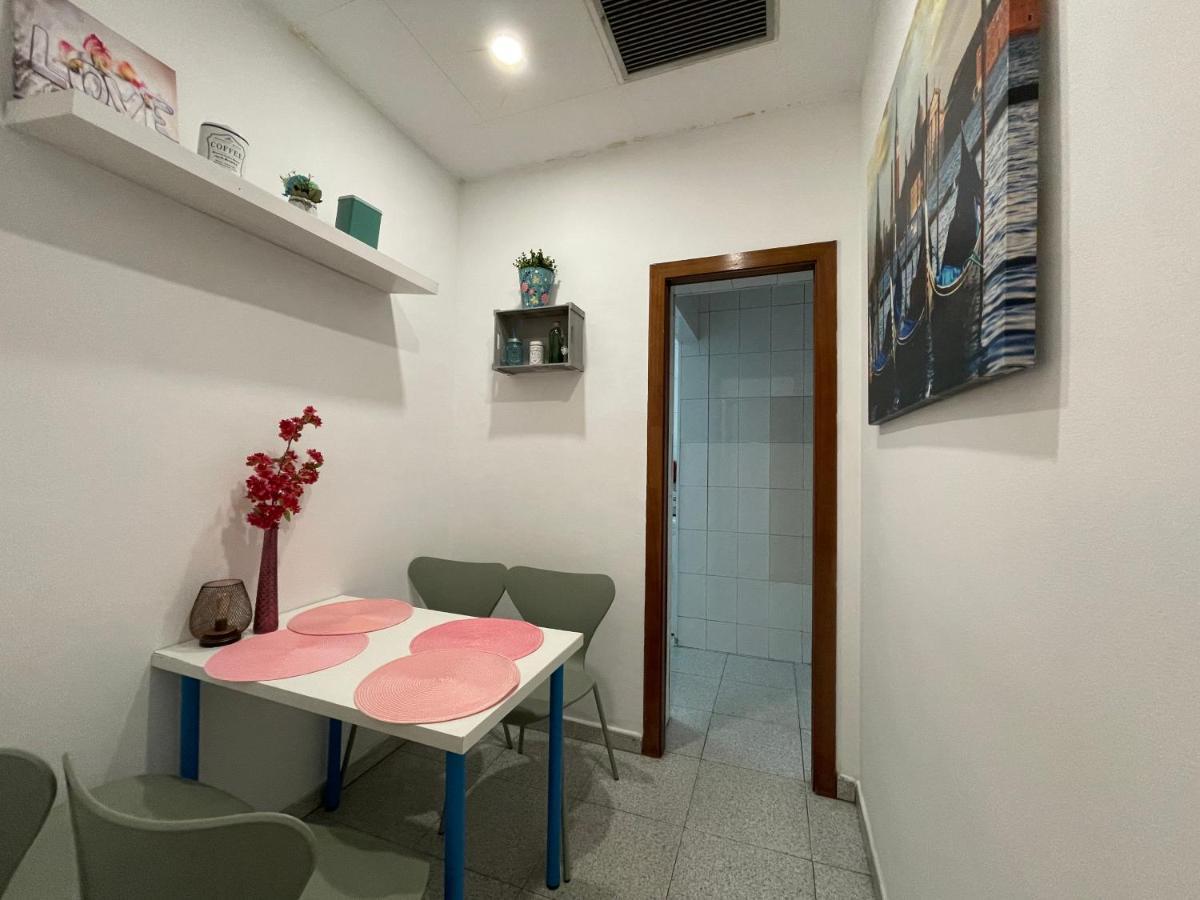 Plaza Universidad Rooms Barcelona Bagian luar foto