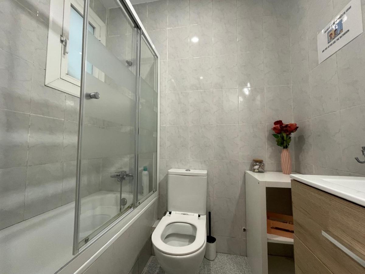 Plaza Universidad Rooms Barcelona Bagian luar foto