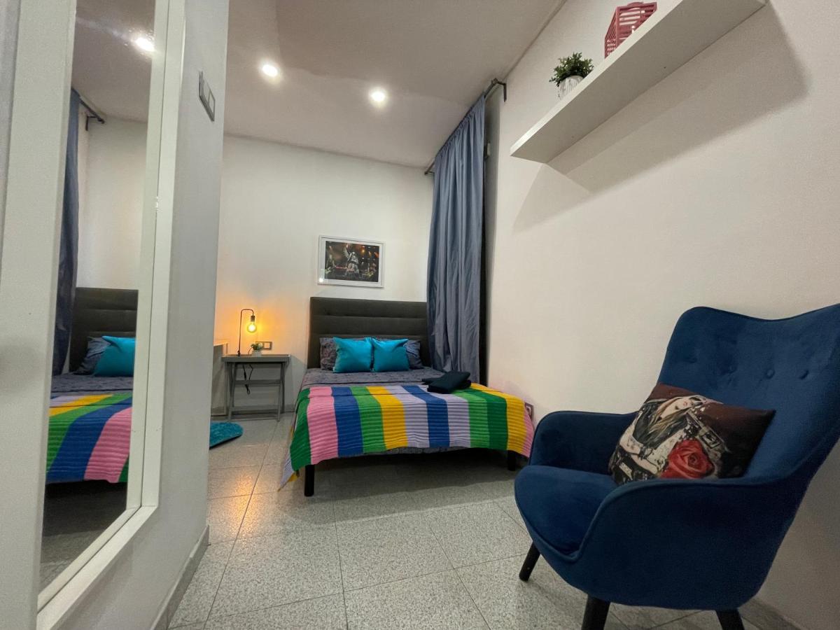 Plaza Universidad Rooms Barcelona Bagian luar foto
