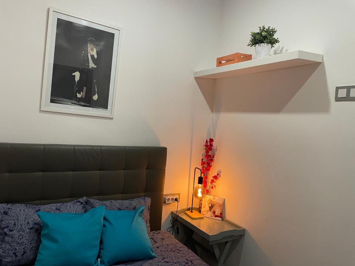 Plaza Universidad Rooms Barcelona Bagian luar foto