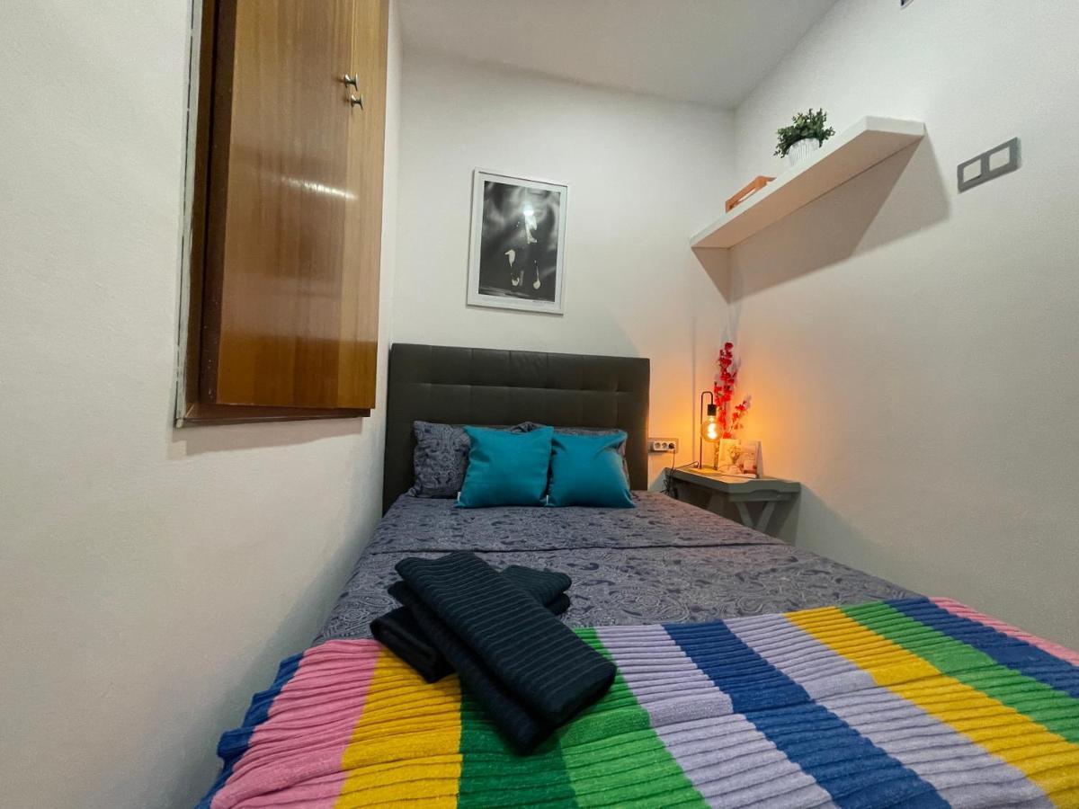 Plaza Universidad Rooms Barcelona Bagian luar foto