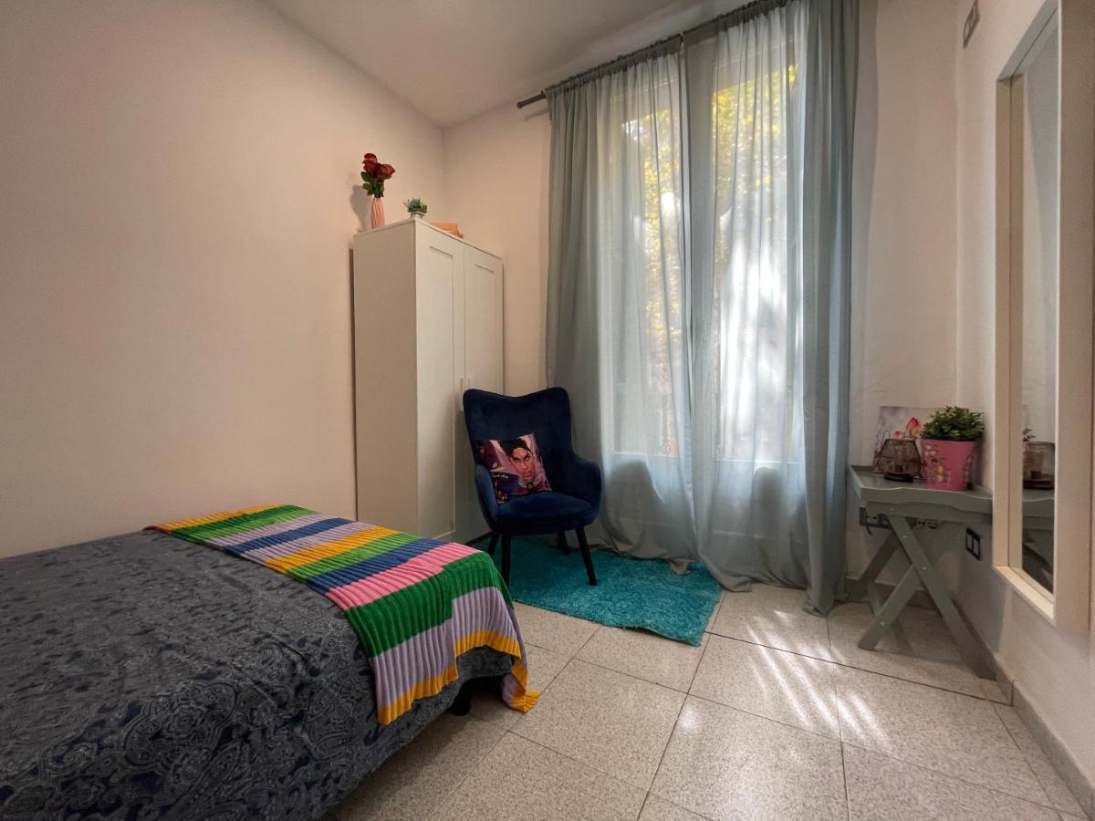 Plaza Universidad Rooms Barcelona Bagian luar foto