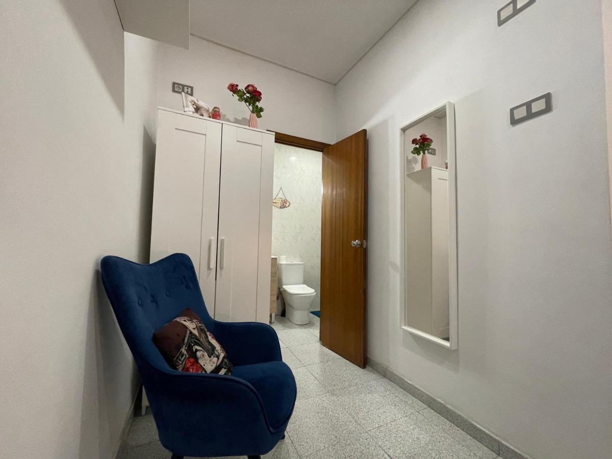 Plaza Universidad Rooms Barcelona Bagian luar foto