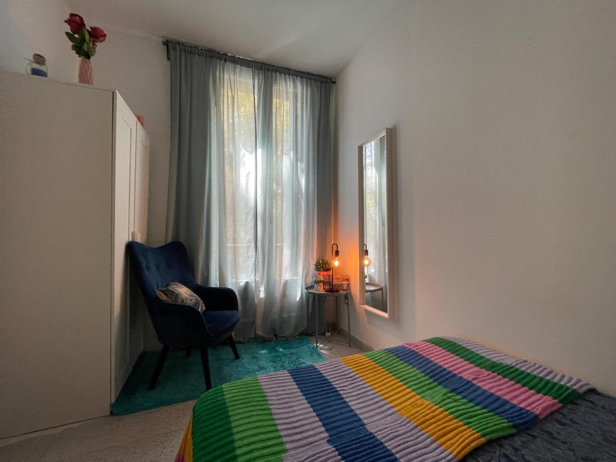 Plaza Universidad Rooms Barcelona Bagian luar foto