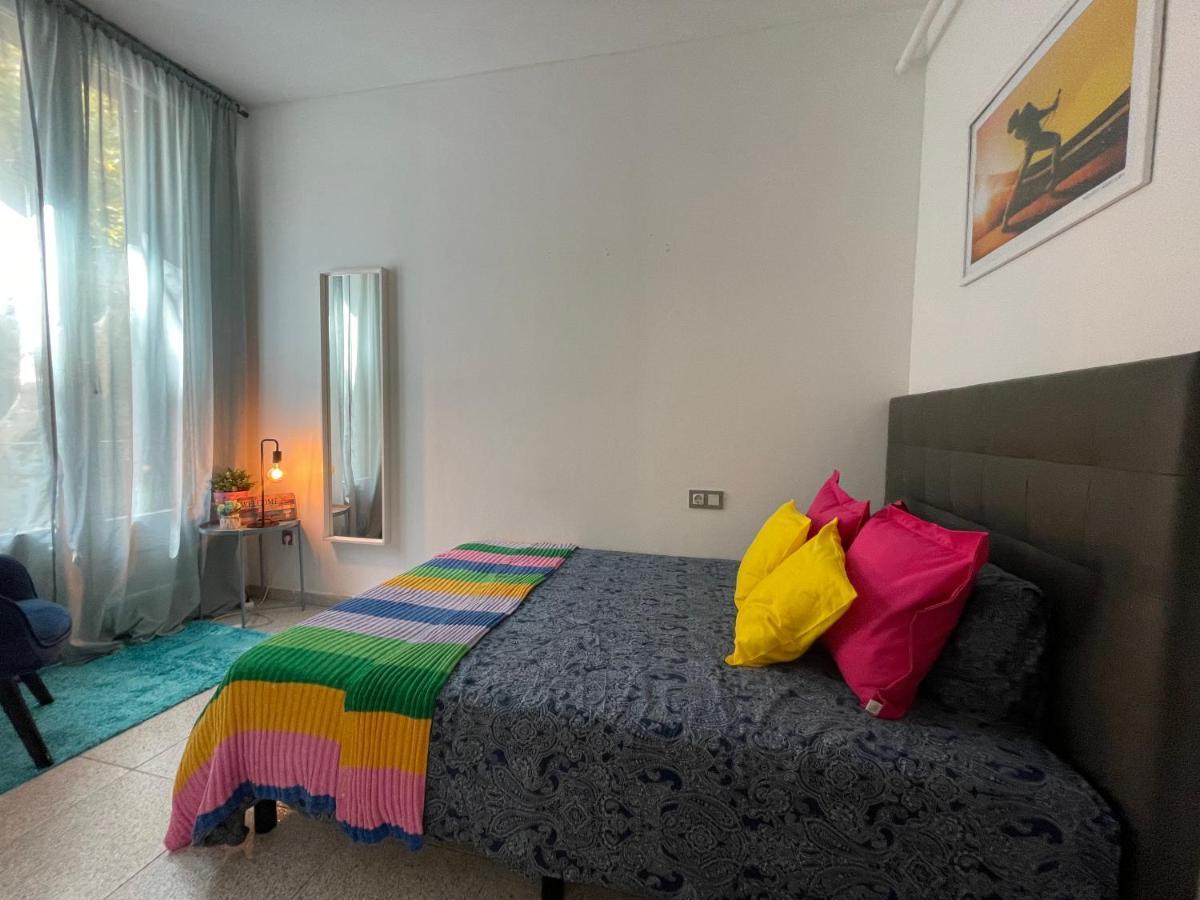 Plaza Universidad Rooms Barcelona Bagian luar foto