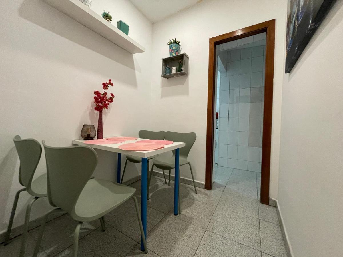 Plaza Universidad Rooms Barcelona Bagian luar foto
