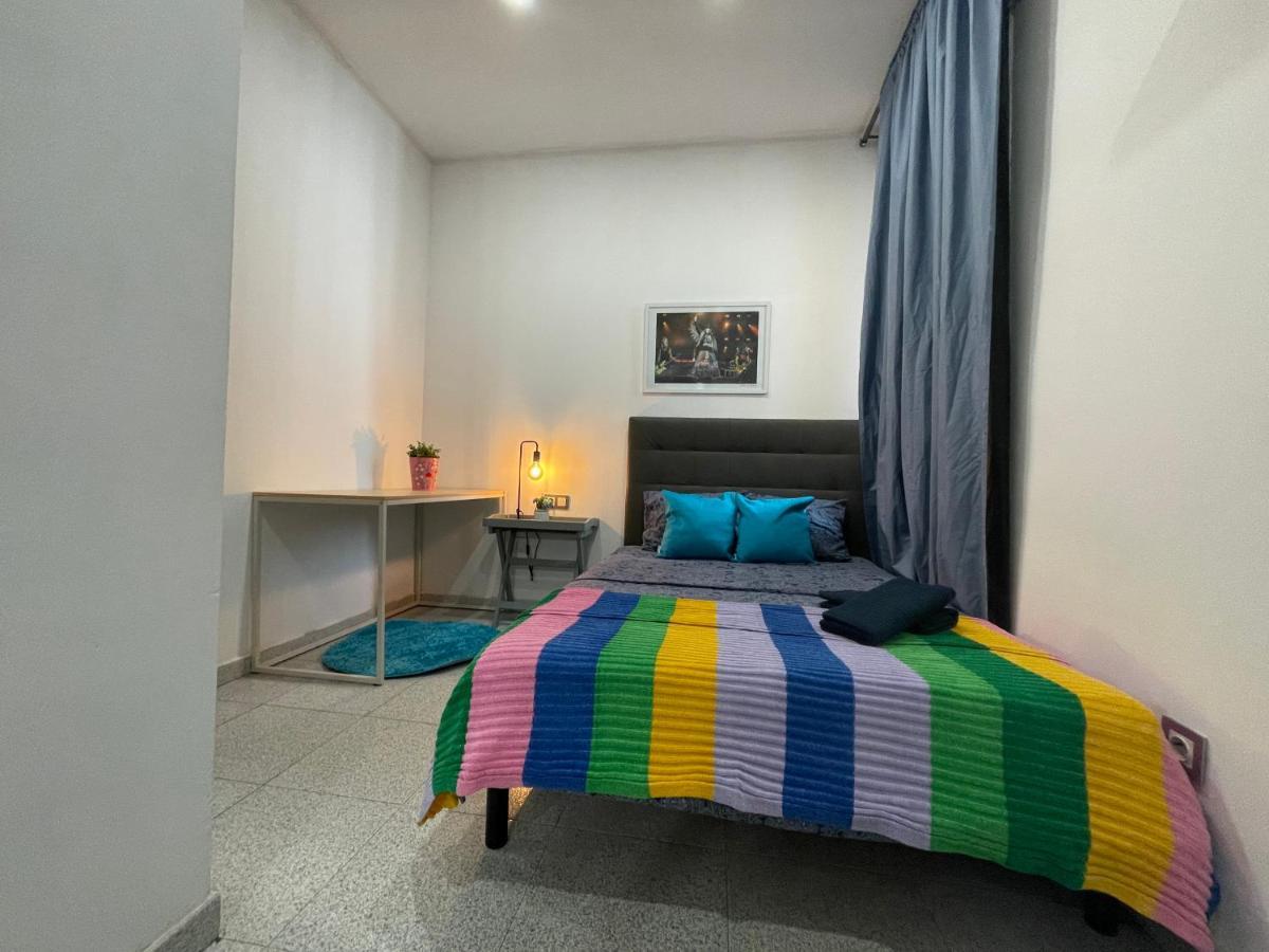 Plaza Universidad Rooms Barcelona Bagian luar foto